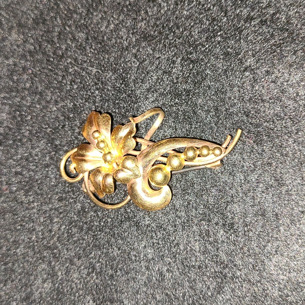 Vintage Carl-Art 12KT GF Floral Brooch  Rose Gold Filled Art Deco Wire Scrolls - Picture 3 of 8